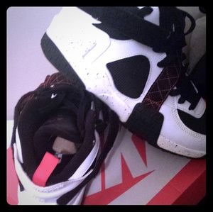 Nike air raid.